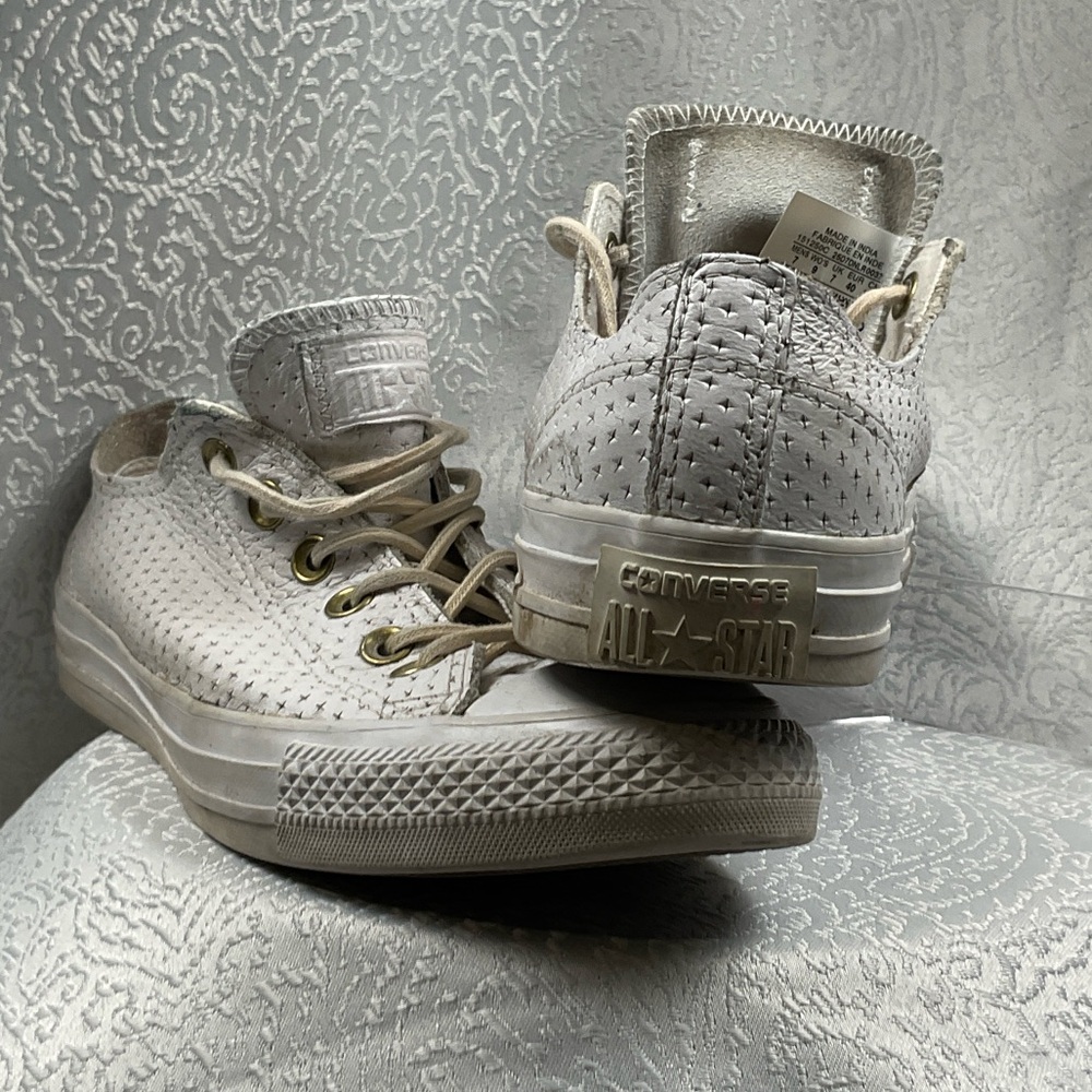 Converse White Leather Women's / Men’s Perforated White‎ Sneakers - Picture 3 of 7